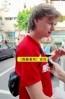 这是铁杆粉丝啊！重庆铜梁龙的英国球迷都来看队长向余望了！