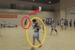 让子弹再飞一会儿🤯深圳一中学篮球比赛惊现不看筐背投压哨绝杀
